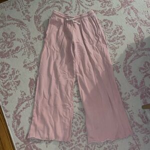 Perfect White Tee - light pink sweatpants